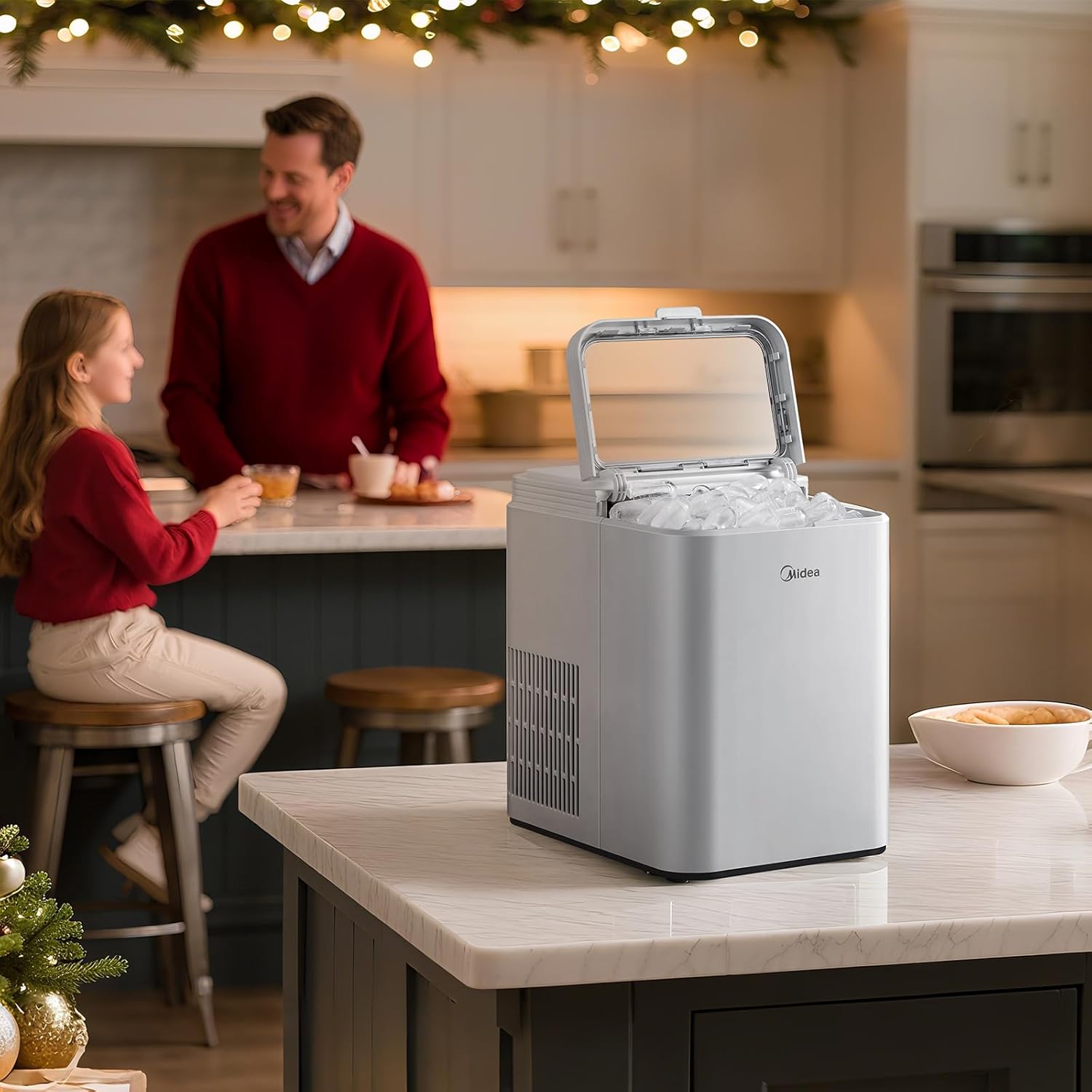 Midea MERI26B1AGY Ice Maker Countertop, 26lbs Portable Ice Maker, 8 Cubes Ready in 6 Mins, Self-Cleaning with Ice Basket and Scoop, 2 Sizes of Bullet Ice for Home, Camping, Office, Party - Imagen 2
