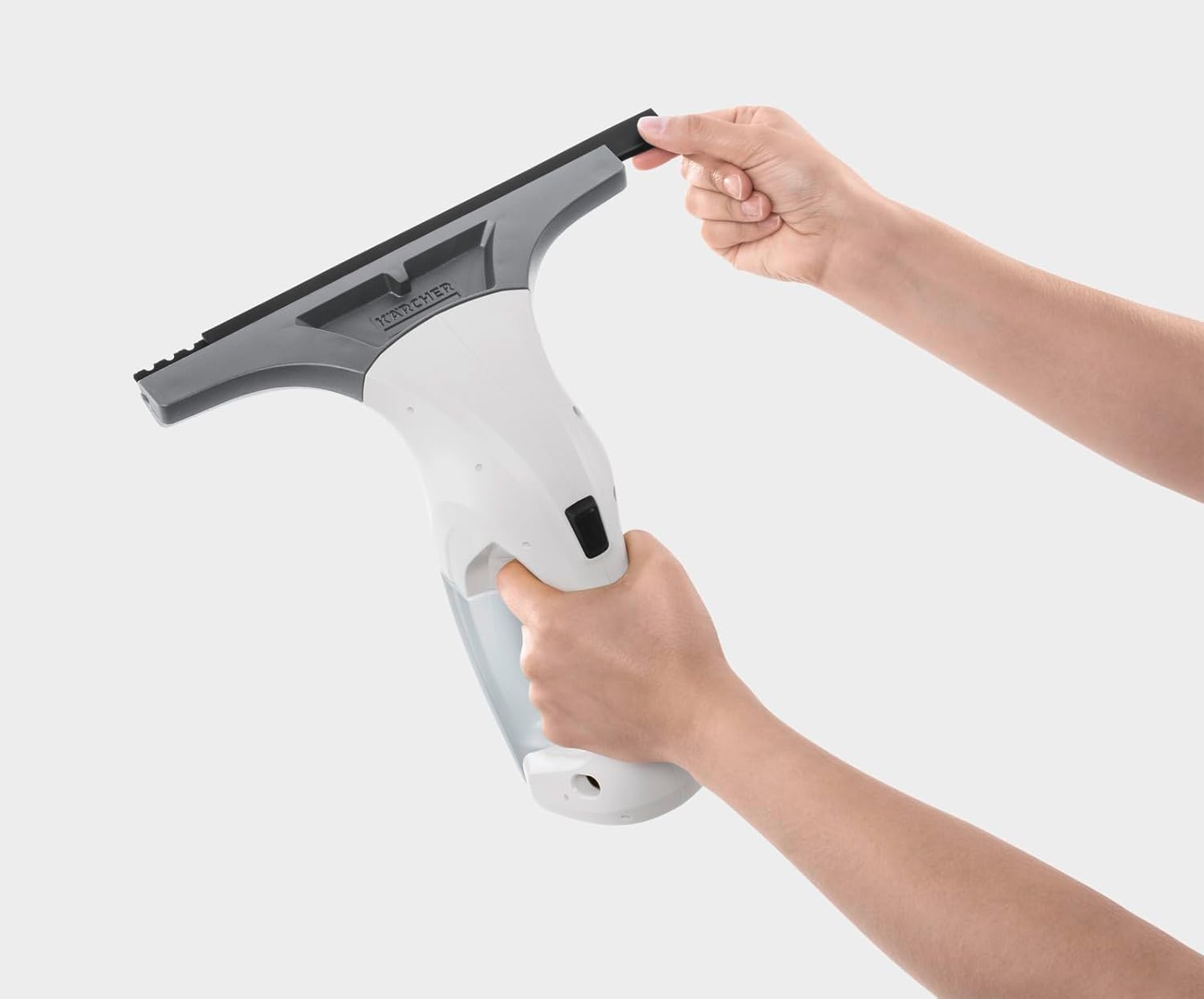 Kärcher Limpiadora de Cristales WV 1 Plus, autonomía batería: 20 min, indicador LED estado batería, depósito agua sucia: 100 ml, peso: 0,5 kg, pulverizador, paño microfibra, 20 ml detergente - Imagen 2
