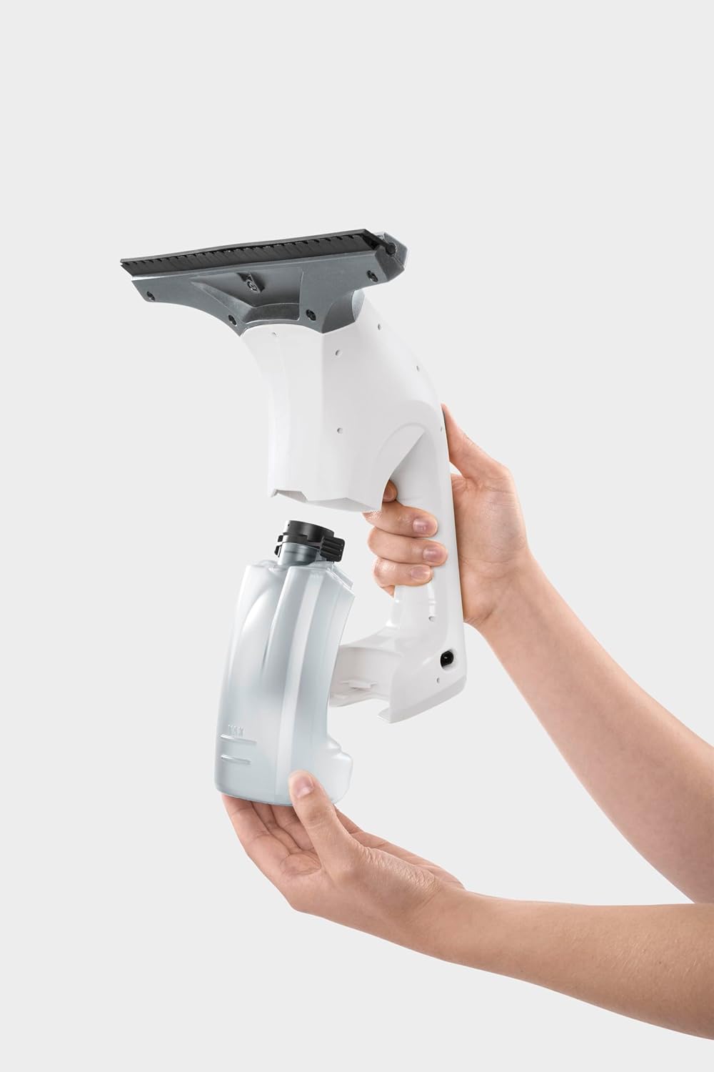 Kärcher Limpiadora de Cristales WV 1 Plus, autonomía batería: 20 min, indicador LED estado batería, depósito agua sucia: 100 ml, peso: 0,5 kg, pulverizador, paño microfibra, 20 ml detergente - Imagen 4